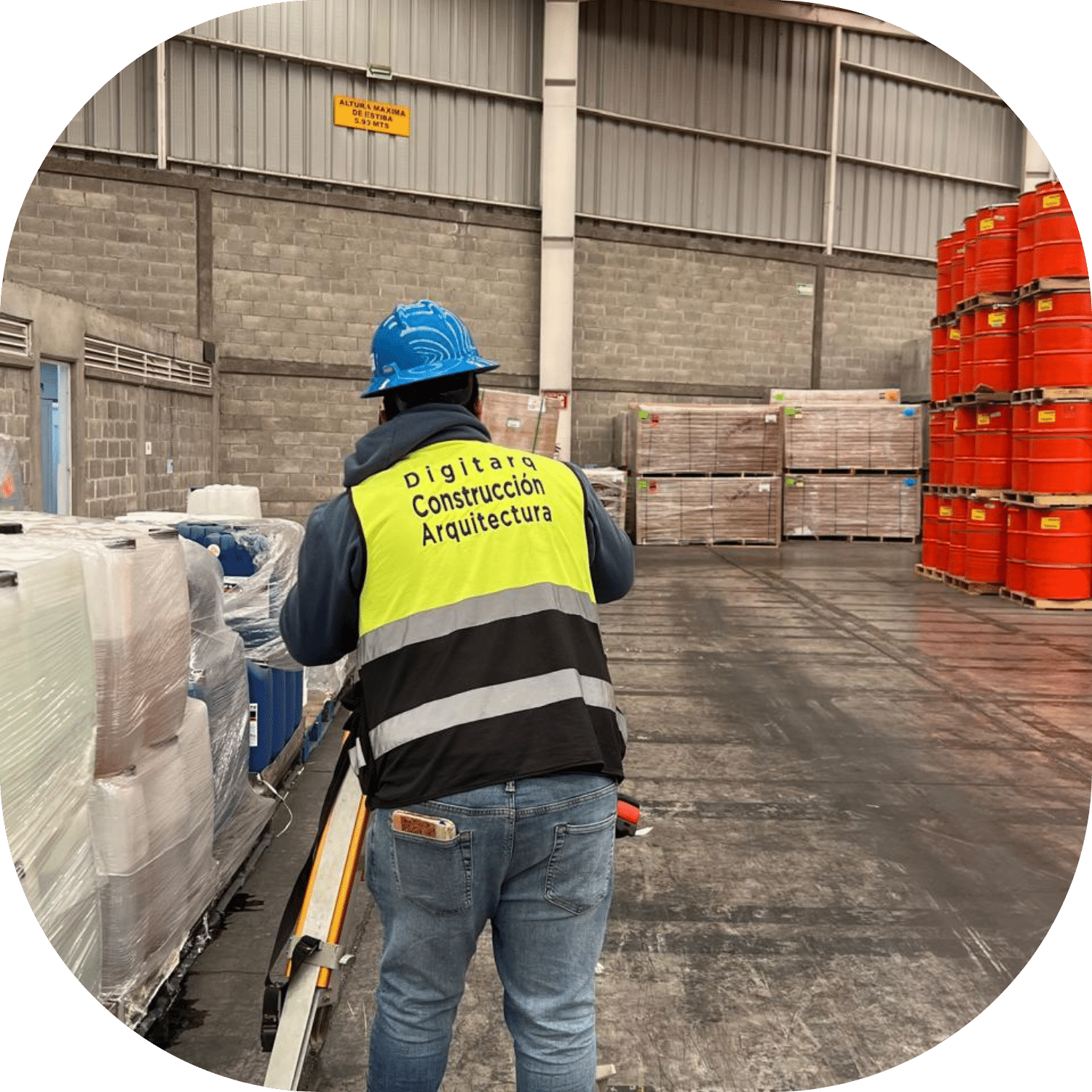 Topógrafo Digitarq en obra